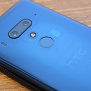 čŋ̃X}zuHTC U12+vASIMt[@Ƃ720ɔJnI