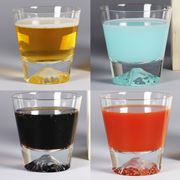 飲み物で色が自在に変化する「富士山グラス」が美しすぎる