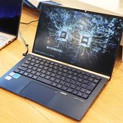 yʁzRXṕuZenBook 13vȂASUSV^m[gPCꋓ\
