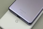 gׂĂ킩A\j[uXperia AcevGoogleuPixel 3av̌