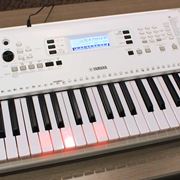 ヤマハが8年ぶりに“鍵盤が光るキーボード”発表！ 楽器メーカーらしいレッスン機能満載