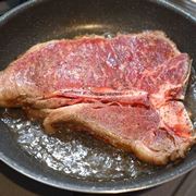 肉マニアが教える！ 「極厚ステーキ」を家のフライパンで上手に焼く方法