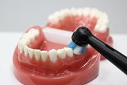 高い歯垢除去力を誇る電動歯ブラシ「オーラルB iO」シリーズに価格を抑えた新モデル登場