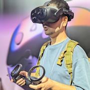 X^hA[^łnCXybNI HTCuVIVE Focus VIsionv̌Ă