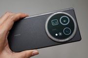 uAQUOS R9 Provr[I Vb^[{^ڂŃJɋ߂Â쐫