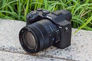 �u�T�C�o�[�V���b�g RX10 V�v�O�ꃌ�r���[�I �O���f�����牽���ς�����H