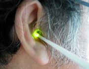 LEDライト搭載耳かきで、ひざまくら耳掃除が劇的ラクチン。