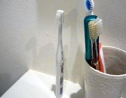 歯磨き粉不要、かつ自立可能…常識を覆す未来の歯ブラシ