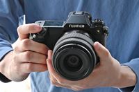 富士フイルム「GFX100S II」最速レビュー！ 前モデルのユーザーはどこに魅力を感じた？