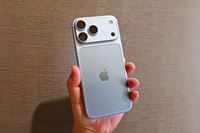 �uiPhone 18 Pro Max�v�̎��͖͂{�����H ��p���\�Ɖύi��J�������K�`����