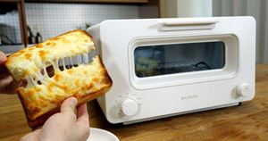 やっぱこのチーズトースト絶品！「BALMUDA The Toaster」がずっと人気の理由を実感【動画】