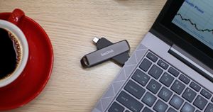 [PR] X}zΉI RpNgSSDuSanDisk Slim Dual Drive |[^u SSDv
