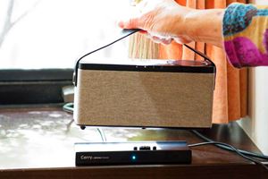 ����Ҍ����̃X�s�[�J�[�uCarry by MIRAI SPEAKER�v��80��̗��e�Ǝ����Ă݂�