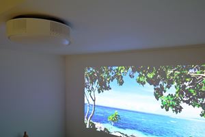 �v���W�F�N�^�[���S�҂ɏƖ���̌^�́uAladdin X3 Laser 4K�v��������I