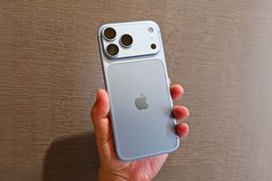 �uiPhone 18 Pro Max�v�̎��͖͂{�����H ��p���\�Ɖύi��J�������K�`����