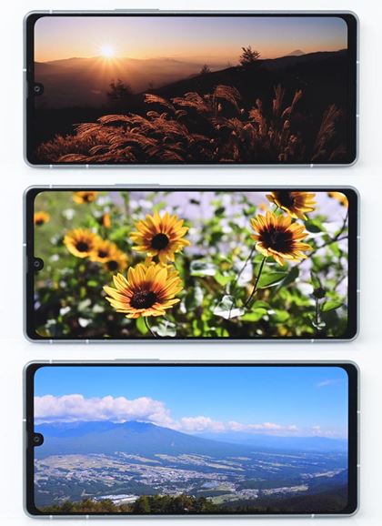 掿Ŋ炩ȕ\ƒd͂𗼗A6.39C`̗L@ELfBXvCuPro IGZO OLEDv̗pBX}zŎBeʐ^ELCɕ\ł邾ȂAYouTubeȂǂ̓RecQ[掿Ɋy߂fBXvCBȂACJi800fA35mmZŏœ_26mmj̓fBXvC㕔̃mb`i؂荞݁jɔĂ