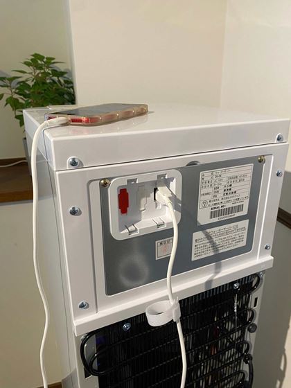 M҂̃X}z̓EH[^[T[o[̏オԈʒu