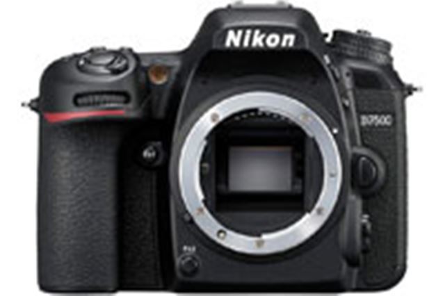 Nikon D7500 ニコンデジタル一眼レフ ボディのみ 通電確認済み ニコン Nikon D7500 ボディ ブラック デジタル一眼レフカメラ
