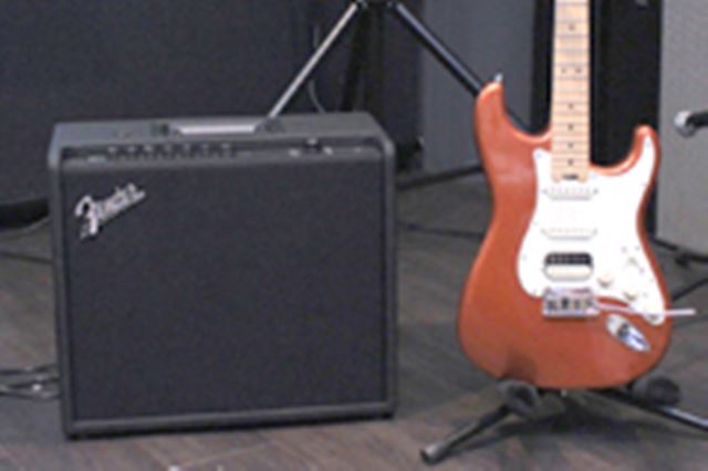 【美品】Fender スピーカー　MUSTANGGT40 Bluetooth対応 フェンダー、世界初Wi-Fi搭載ギターアンプ「MUSTANG GT」。BT
