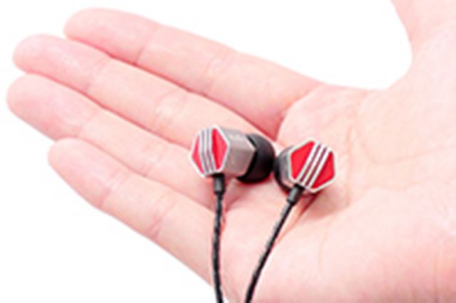 �p���t���ȃT�E���h�ɐi���I  MUIX�uIX5000�v���������蒮���Ă݂�