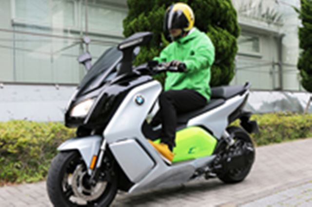 ������������y��փN���X�̓d���o�C�N�I BMW�uC evolution�v�Łg�삯�����銽�сh������