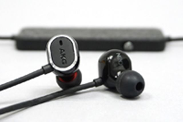 カナル型なのに20時間しっかりノイキャンできるAKG「N20NC」