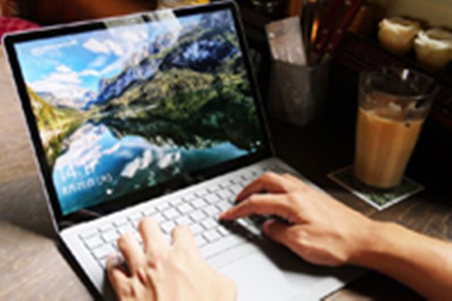 マイクロソフト Surface Laptop Core i5/メモリ8GB/256GB SSD マイクロソフト Surface Laptop Core i5/メモリ8GB/256GB SSD