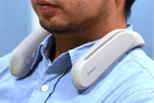 ヘッドホンよりスゴい! 肩にのせるソニーのスピーカー「SRS-WS1」