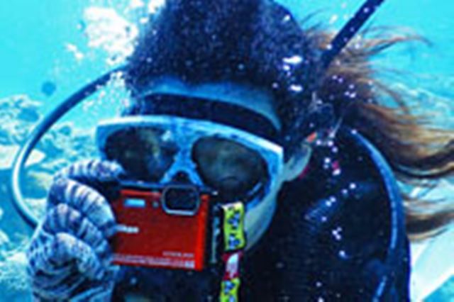 �n�E�W���O�Ȃ��Ő��[30m�܂ŃC�P��j�R���uCOOLPIX W300�v�ŏ��߂Ă̐����B�e�Ƀg���C�I