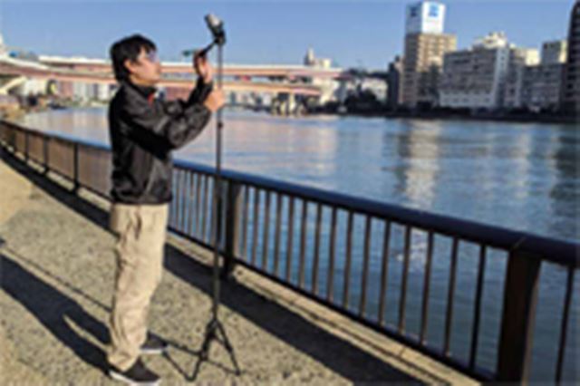 三脚と一脚が合体!? 狭い場所でも撮影できるスリムな三脚を発見