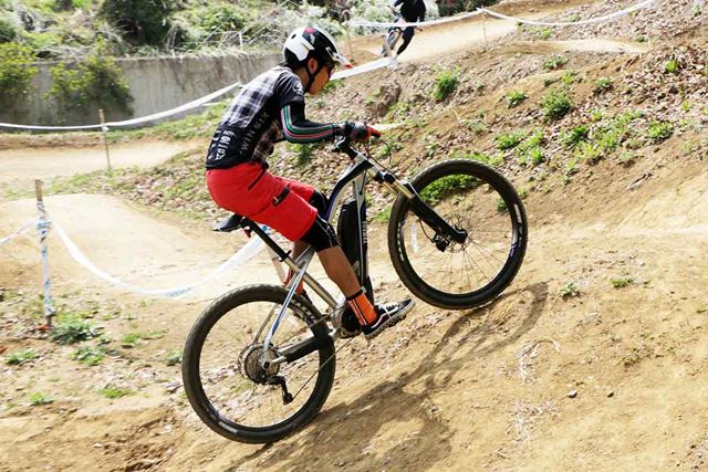 �p�[�N�ŃK�`����I ���}�n��MTB�^�C�v�̓d���A�V�X�g���]�ԁuYPJ-XC�v�̓K���K���V�ׂ�{�i�h!!