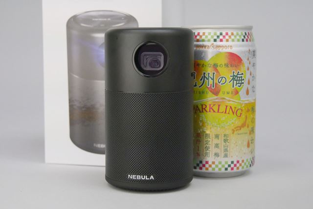 キャンプでも大活躍! 350ml缶サイズのモバイルプロジェクター「Nebula Capsule」を試す