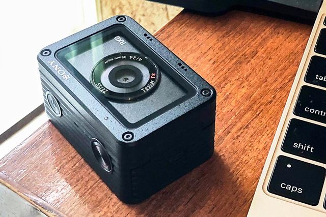 デジタルカメラ DSC-RX0 プロが絶賛！ フィルムケース大の謎カメラ「RX0」の正体を暴く