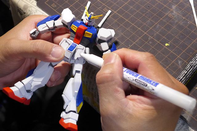 リアルさ激変! ガンプラが手軽にカッコよくなる「マーカー塗料」