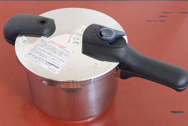 パール金属「クイックエコ 3層底切り替え式圧力鍋」で、圧力調理の幅がさらに広がる!