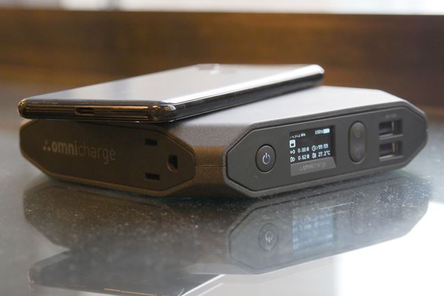 AC/DC出力、ワイヤレス給電など全部入りモバイルバッテリー「Omni 20 +」