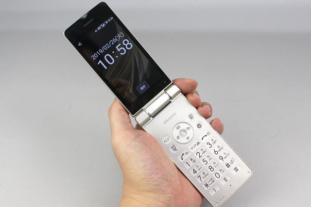 AQUOS - AQUOSケータイSH 02L ゴールド　2台 AQUOS ケータイ SH-02Lのスペック・性能｜AQUOS：シャープ