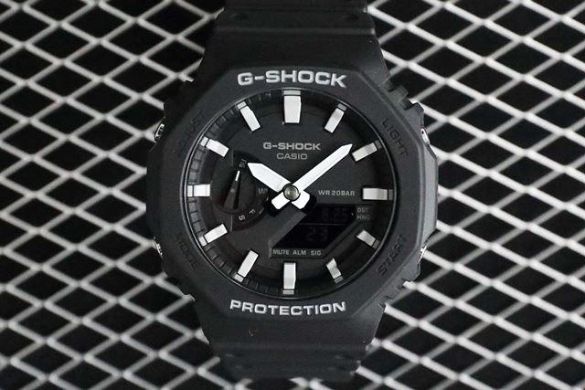 カシオ G-SHOCK デジタル・アナログコンビネーションモデル GA-2100