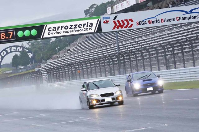 ���Ԃŕx�m�X�s�[�h�E�F�C�𑖂��I�u�J���b�c�F���A �h���C�r���O�G�N�X�y���G���X�v�J��