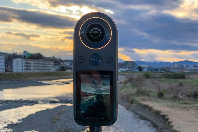 Kandao Qoocam 8K 360度VRカメラ （一脚付き） QooCam 8K Enterprise | 8K 360 ライブ | カメラ内スティッチング