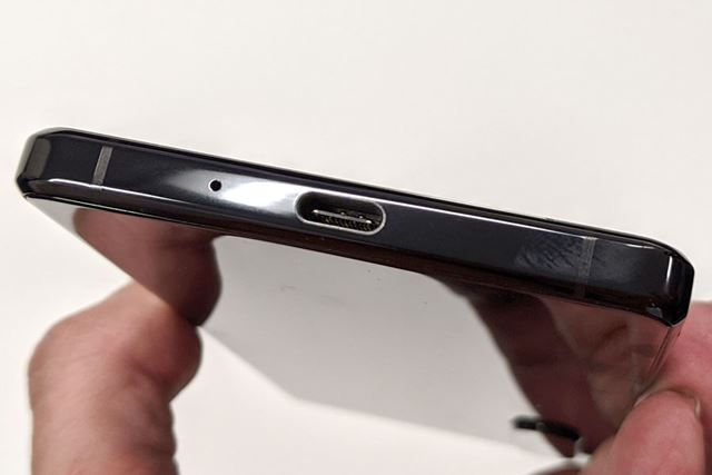ボディ下面にUSB Type-Cポートを搭載