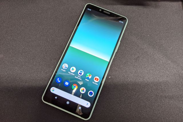 「Xperia 10」では液晶だったディスプレイが、本機では有機ELに変更された