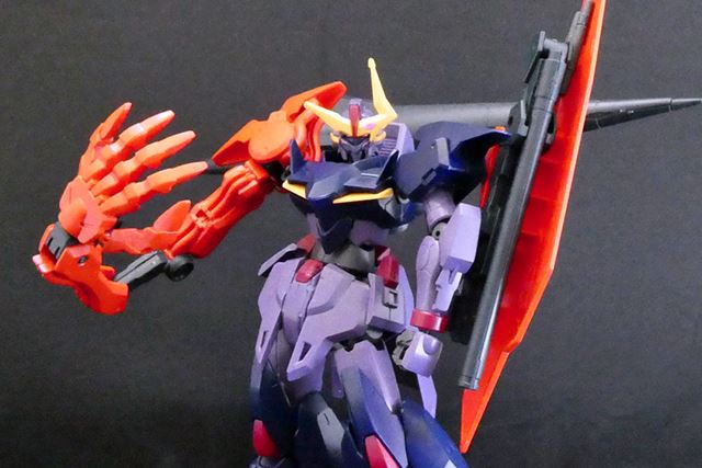 異形のガンプラ。「ガンダムゼルトザーム」は悪役好きにはたまらない機体!