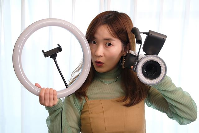 2111枚 ★美品★ SONY α6400 ダブルズームキット シルバー 即発送 レンタル - SONY(ソニー)α6400 ILCE-6400Y ダブルズームレンズ