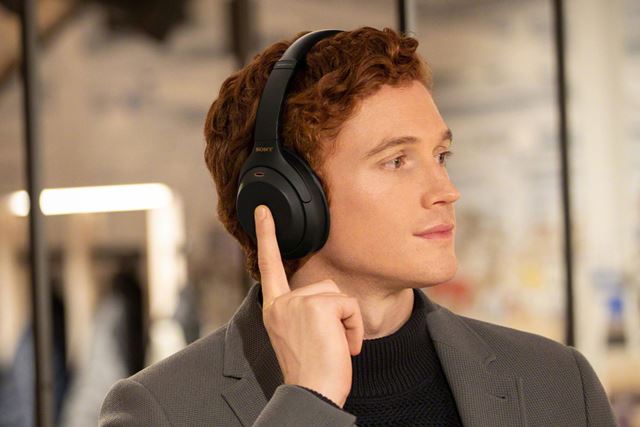 �\�j�[�uWH-1000XM4�v���ɔ��\�I �m�C�L�����w�b�h�z���̑�{�����f���𑬍U���r���[