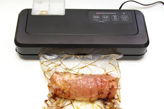 専用袋不要! 液体も対応の「真空パック器」で”宅配ラーメン屋さんごっこ”がはかどる