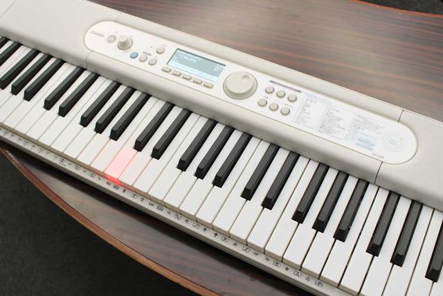 ✮本日限定価格✮ CASIO LK-520 光ナビゲーション カシオ Casiotone 光ナビゲーションキーボード LK-520 価格比較