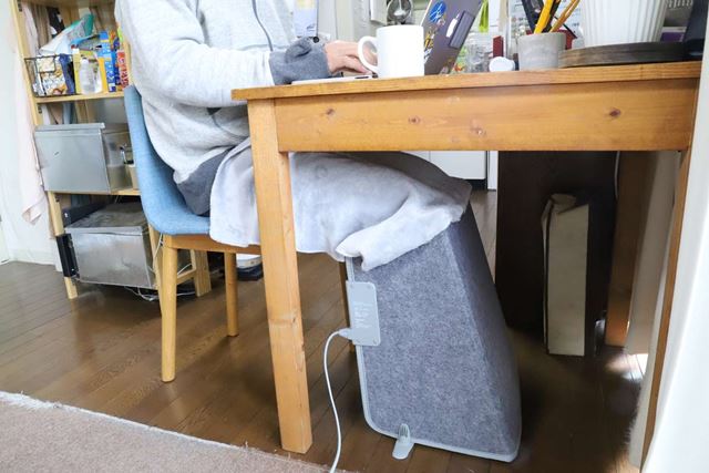 「机の下の掘りごたつ」のほぼ満点解答! 毛布搭載のひとり用ヒーターで冬のQOL爆上げ