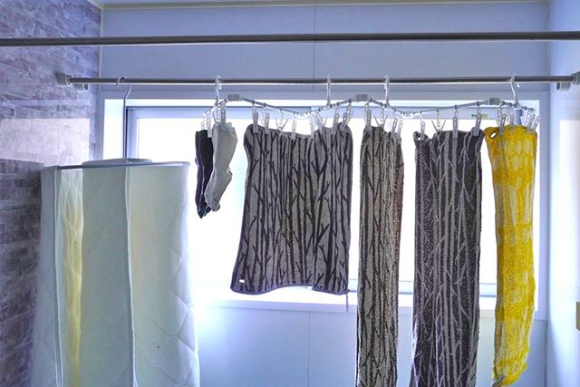 シーツを1/5のスペースで干せる! ワザありハンガーでもうお洗濯に悩まない