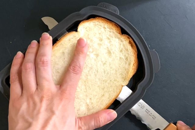 もうサンドイッチ用は買わない!? 普通の食パンを半分の薄さにできるアイテム